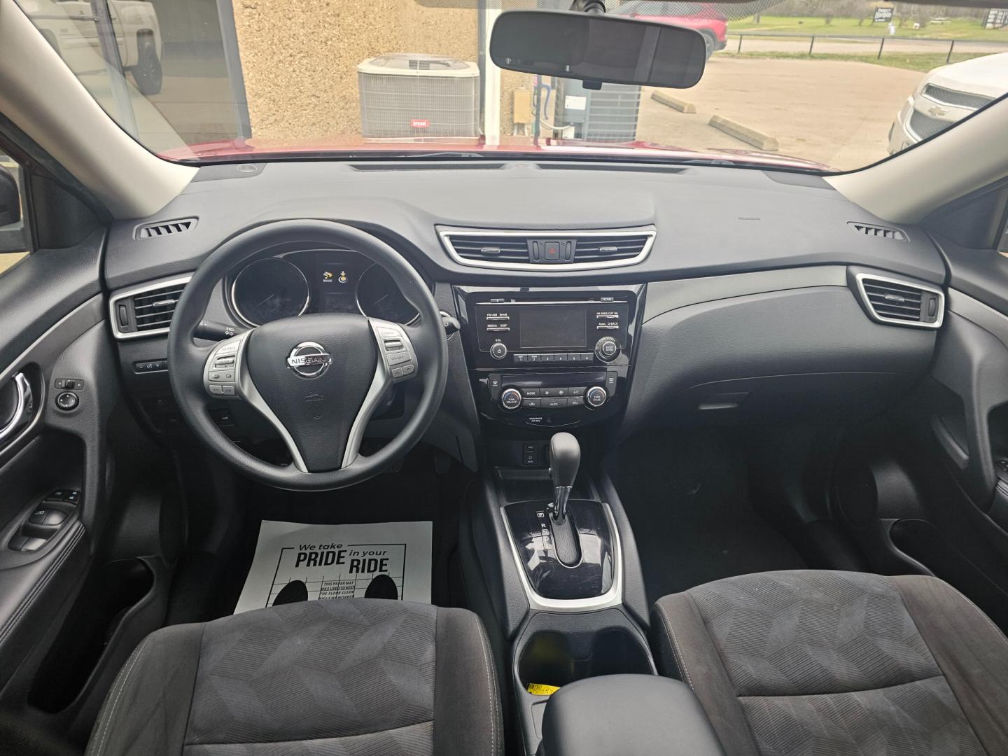 2016 MAROON Nissan Rogue SV AWD (KNMAT2MV1GP) with an 2.5L L4 DOHC 16V engine, CVT transmission, located at 533 S Seven Points BLVD, Seven Points, TX, 75143, (430) 255-4030, 32.313999, -96.209351 - Photo#4